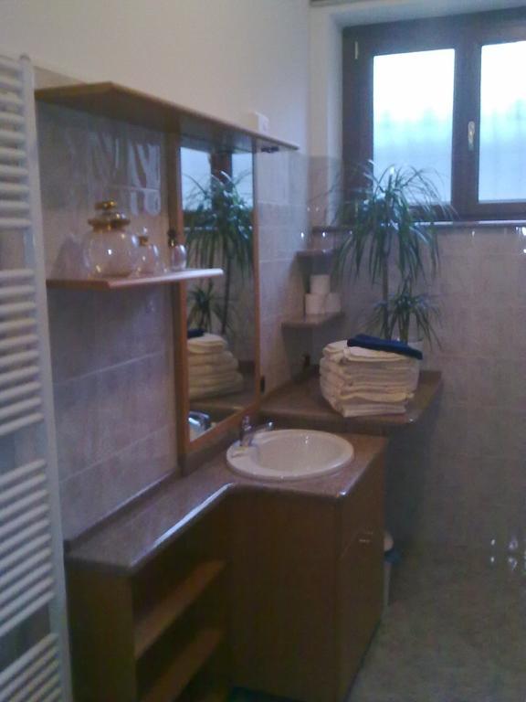 Affittacamere Valchiavenna - Foresteria Lombarda Con Parcheggio Privato Sul Posto! Apprezzata Gestione Familiare Dal 2012, Qualita-Prezzo Top! "Guest-House With Private Parking On Site! Appreciated Family Management Since 2012, Quality-Price Top!" Quarto foto